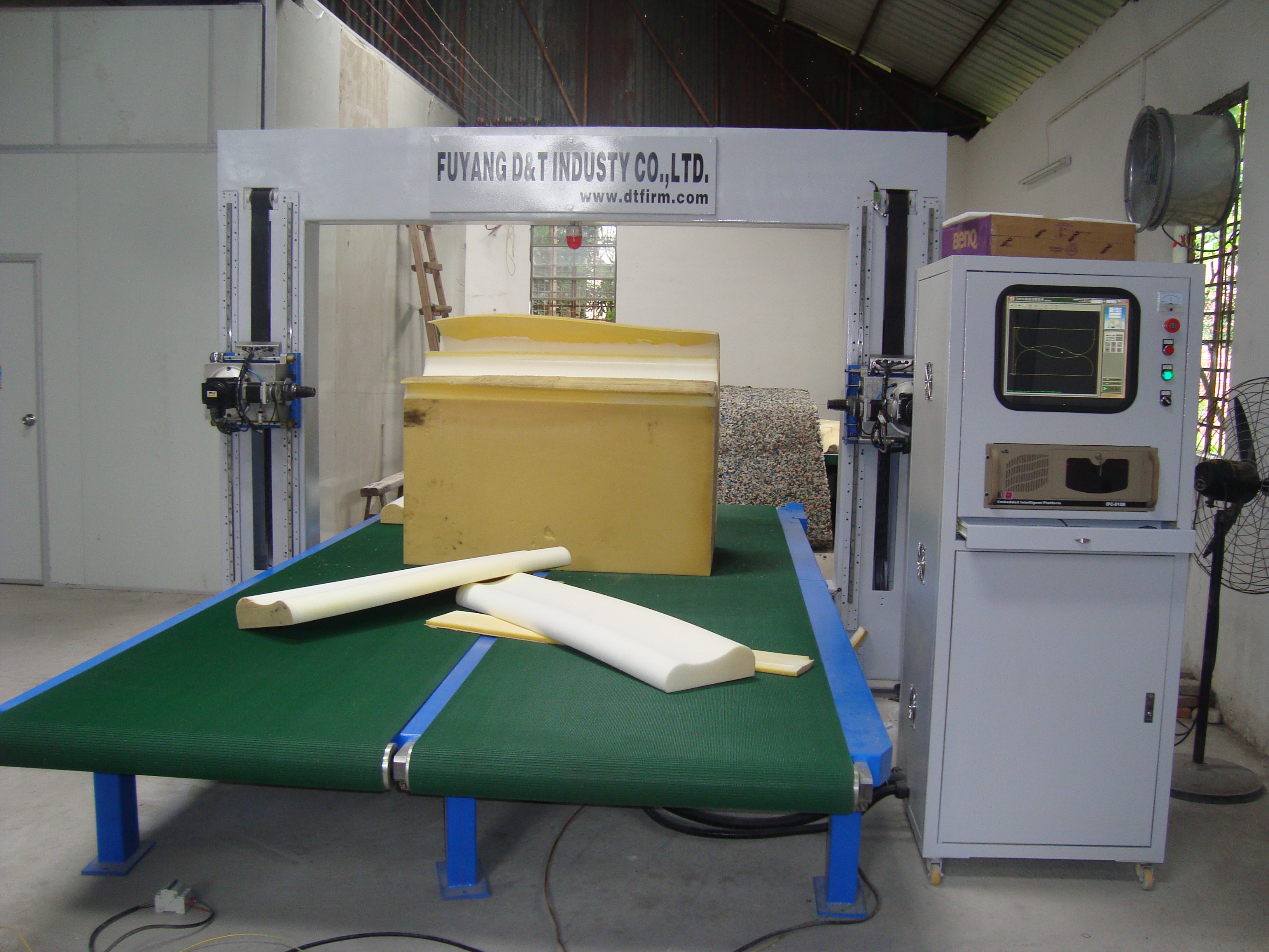 Oscillating Blade Cnc Polyurethane Sponge Foam Cutting Machine, Cutting Saw For Foam