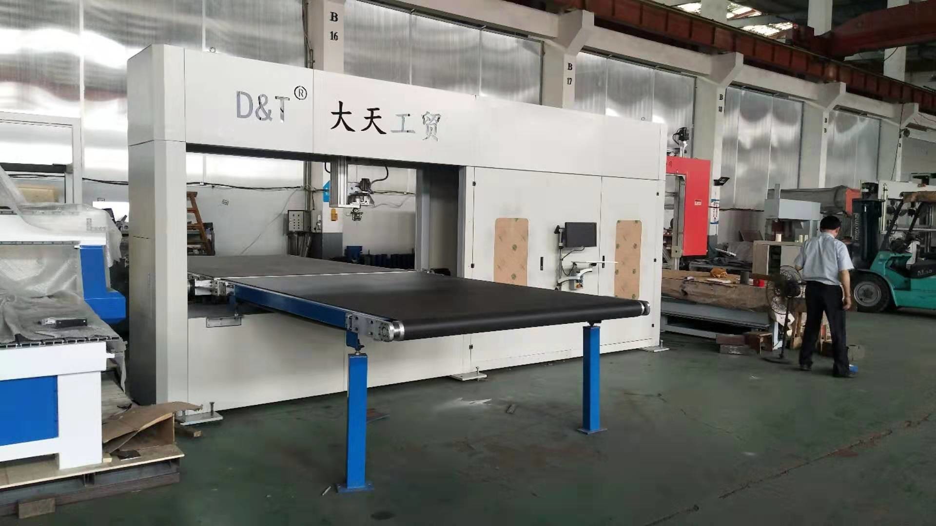 Vertical Sponge Cutting Machine With Revolving Knife DTC-R2012V 5kw